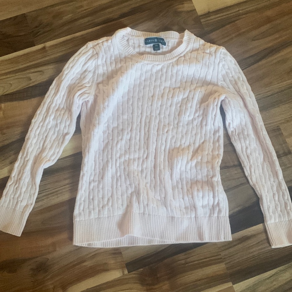 New and barely worn! Cute and trendy, sort of "preppy", it doesnt fit me though